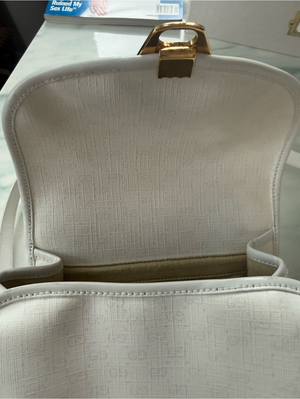 Vintage Gucci White Crossbody Bag with Gold Hardware - Picture 9 of 15